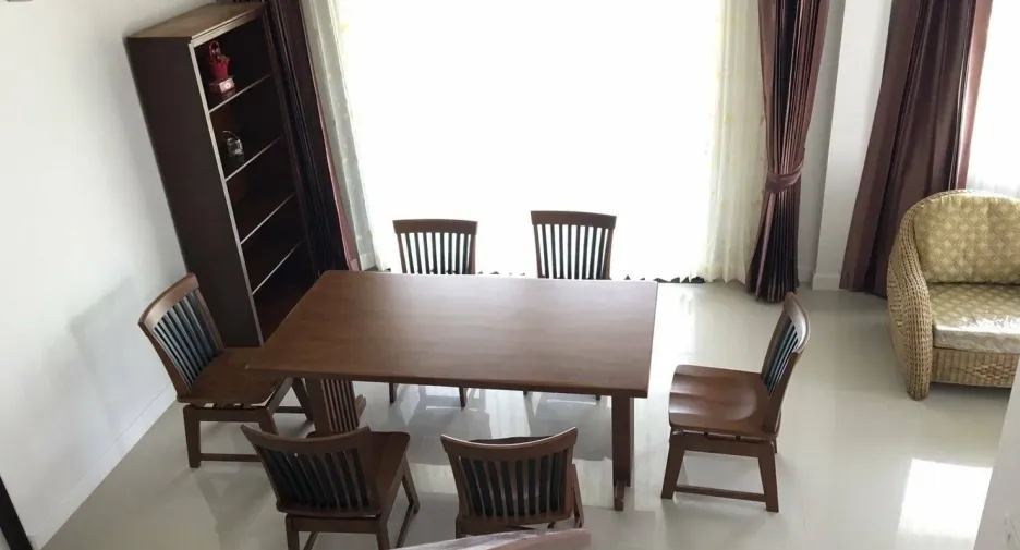 For rent 4 bedrooms house in Mueang Chiang Mai, Chiang Mai