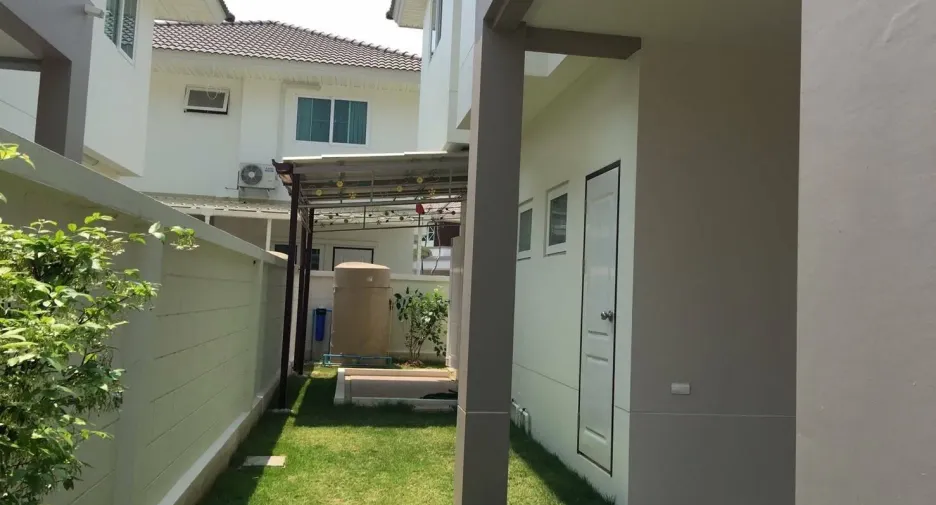 For rent 4 bedrooms house in Mueang Chiang Mai, Chiang Mai