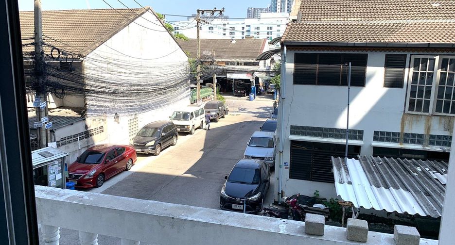 For sale 1 bed condo in Bang Kapi, Bangkok