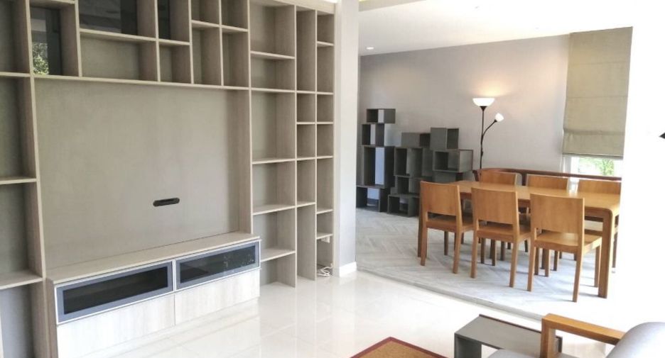 For sale 4 bedrooms townhouse in Suan Luang, Bangkok