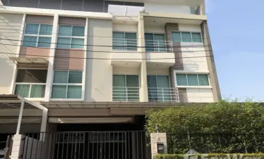 For sale 4 bedrooms townhouse in Suan Luang, Bangkok