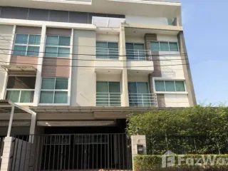 出售 4 卧室 联排别墅 在 Suan Luang, 曼谷