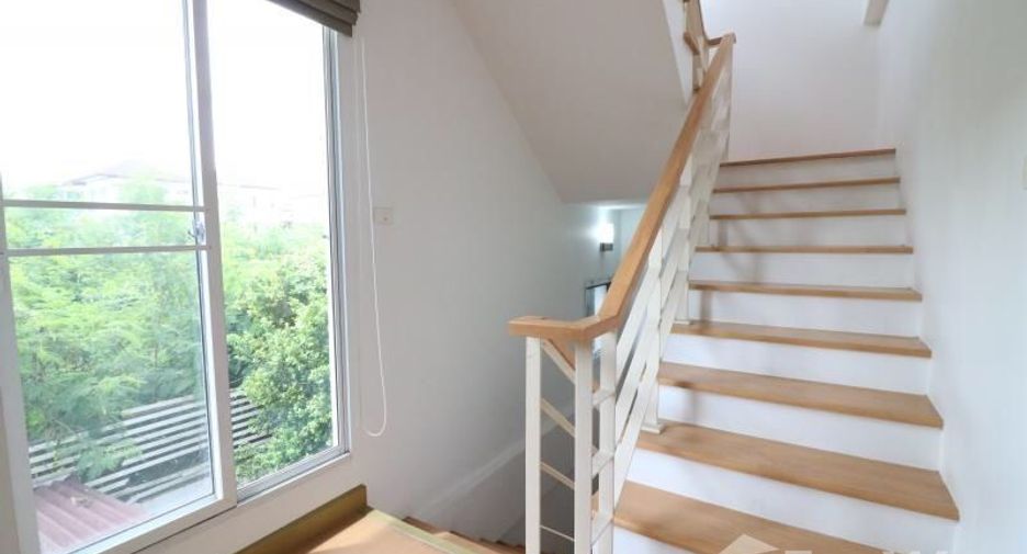 For sale 4 bedrooms townhouse in Suan Luang, Bangkok
