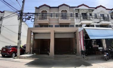 出租 2 卧室 联排别墅 在 Bang Sao Thong, Samut Prakan