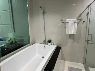 Продажа 1 кровать кондо в Патхум Щан, Бангкок