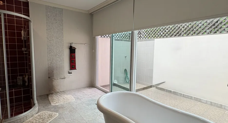 For sale 5 bedrooms house in Bueng Kum, Bangkok