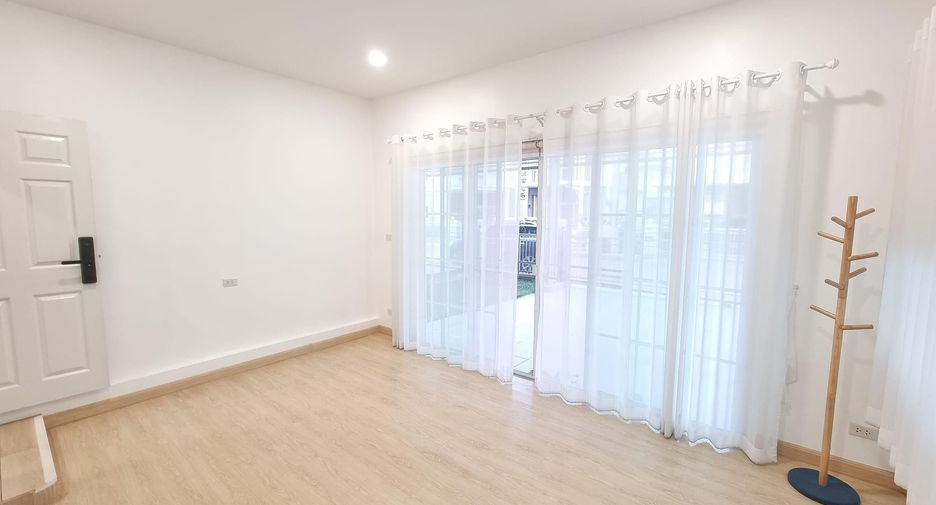 For rent 3 bedrooms house in Saraphi, Chiang Mai