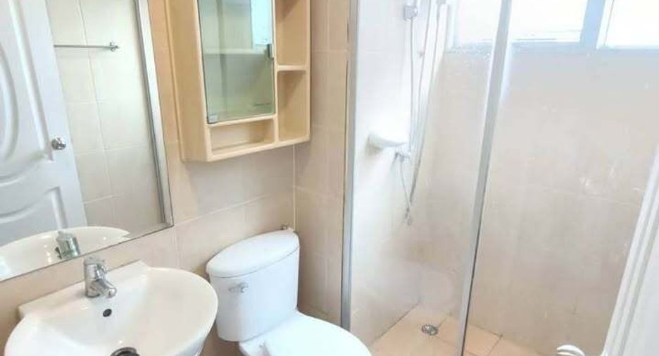 Wohnung zur Miete mit Studio in Huai Khwang, Bangkok