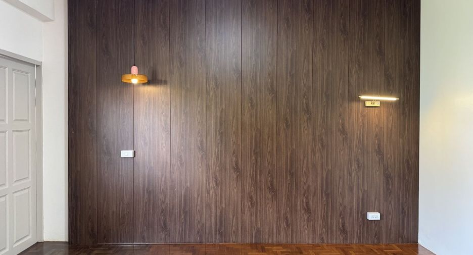 For sale 4 bedrooms townhouse in Mueang Chiang Mai, Chiang Mai