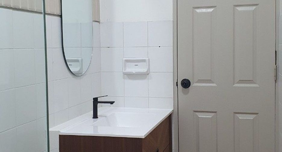 For sale 4 bedrooms townhouse in Mueang Chiang Mai, Chiang Mai