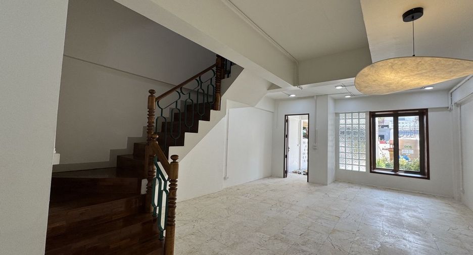 For sale 4 bedrooms townhouse in Mueang Chiang Mai, Chiang Mai