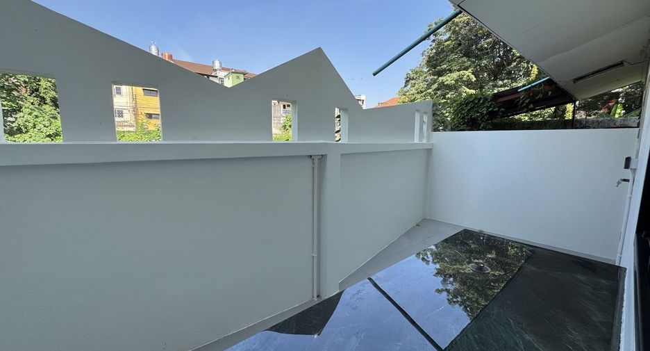 For sale 4 bedrooms townhouse in Mueang Chiang Mai, Chiang Mai