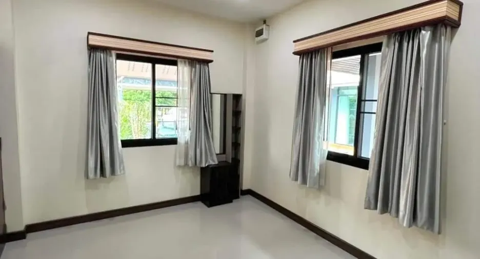 For rent 6 bedrooms villa in Mueang Chiang Mai, Chiang Mai