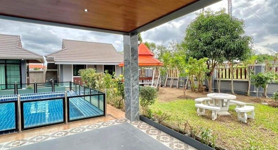 For rent 6 bedrooms villa in Mueang Chiang Mai, Chiang Mai