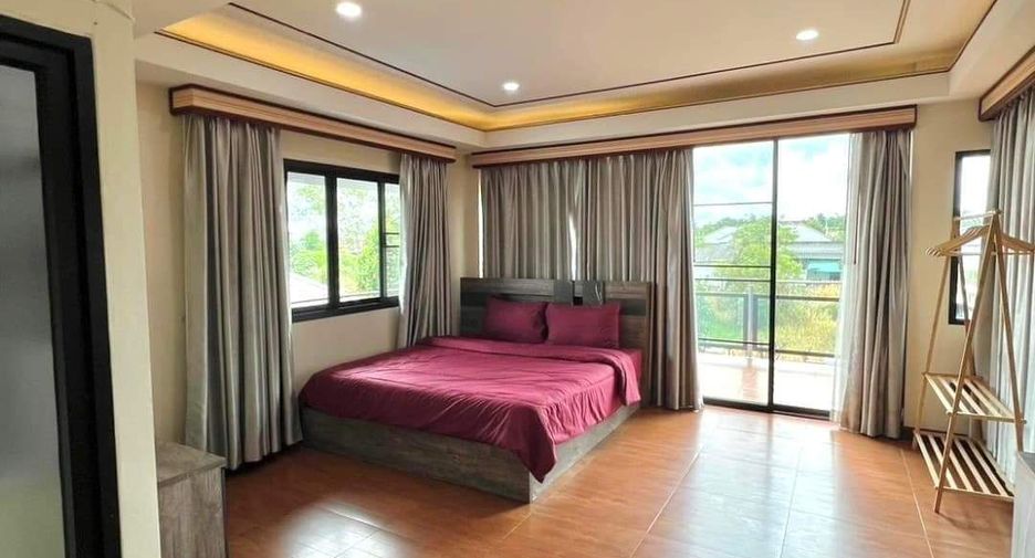 For rent 6 bedrooms villa in Mueang Chiang Mai, Chiang Mai