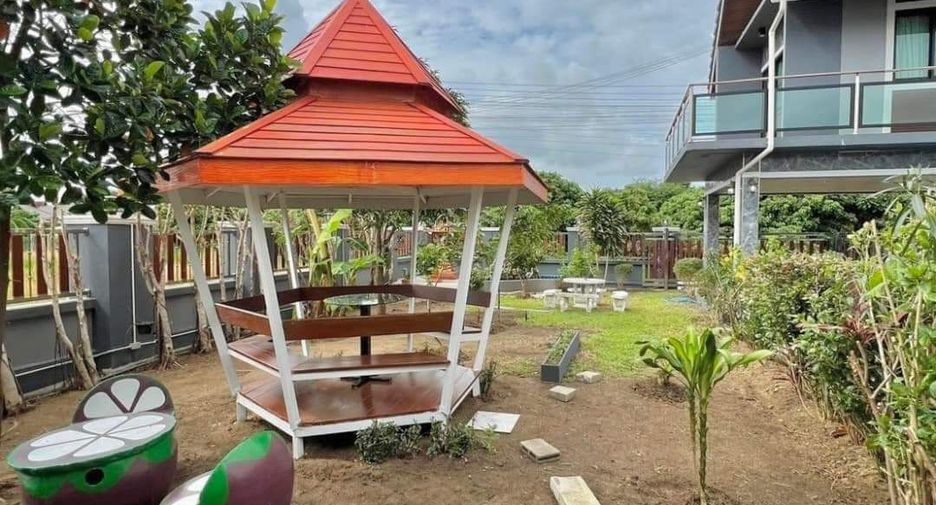 For rent 6 bedrooms villa in Mueang Chiang Mai, Chiang Mai