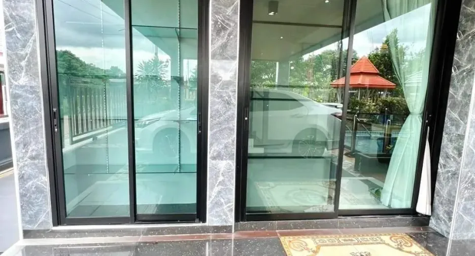 For rent 6 bedrooms villa in Mueang Chiang Mai, Chiang Mai