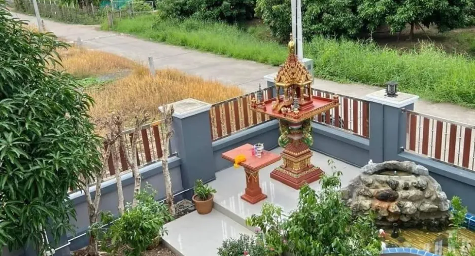 For rent 6 bedrooms villa in Mueang Chiang Mai, Chiang Mai