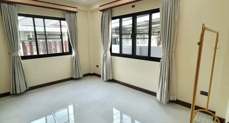 For rent 6 bedrooms villa in Mueang Chiang Mai, Chiang Mai