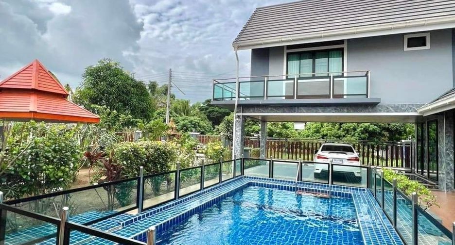 For rent 6 bedrooms villa in Mueang Chiang Mai, Chiang Mai