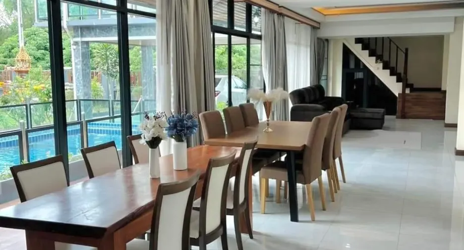 For rent 6 bedrooms villa in Mueang Chiang Mai, Chiang Mai