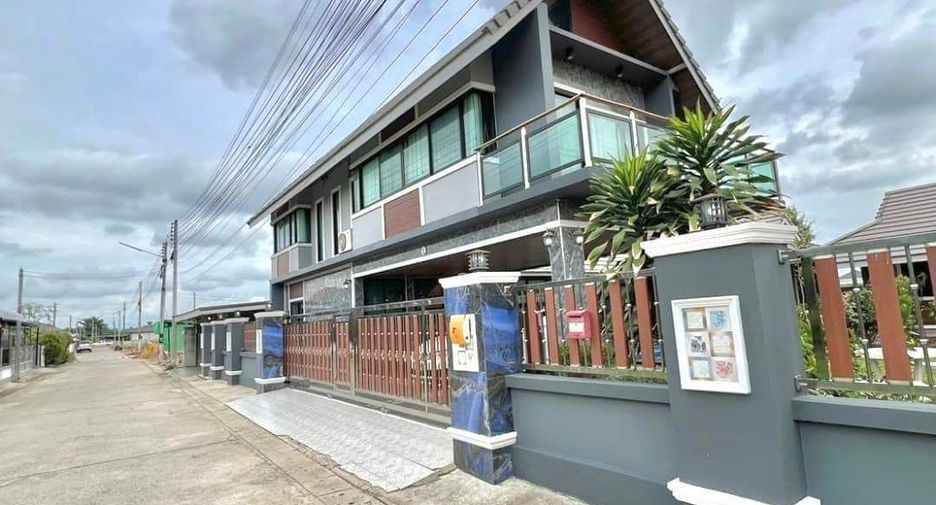For rent 6 bedrooms villa in Mueang Chiang Mai, Chiang Mai