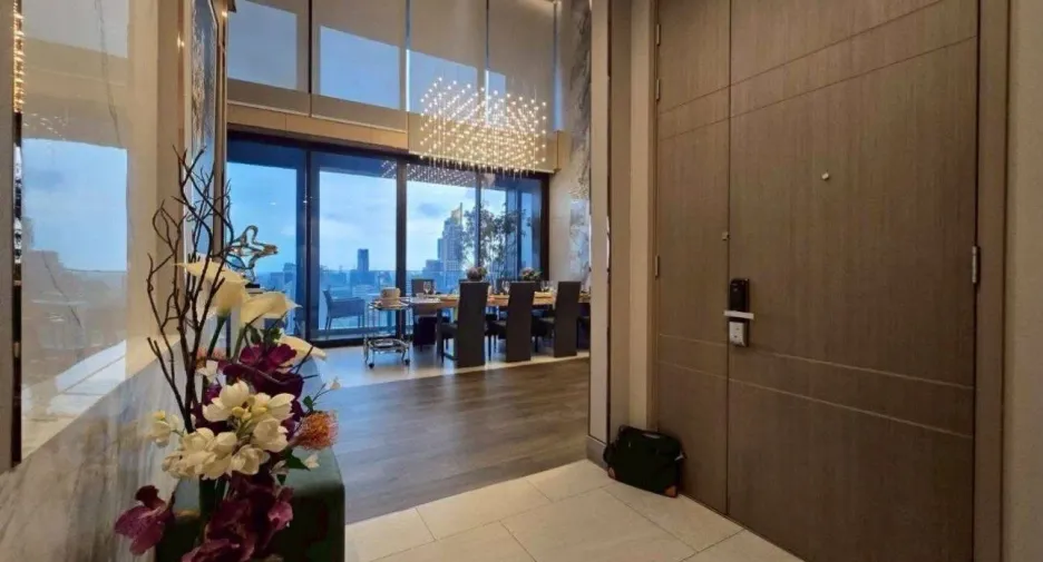 Condo en venta y en alquiler de 4 habitaciones en Watthana, Bangkok