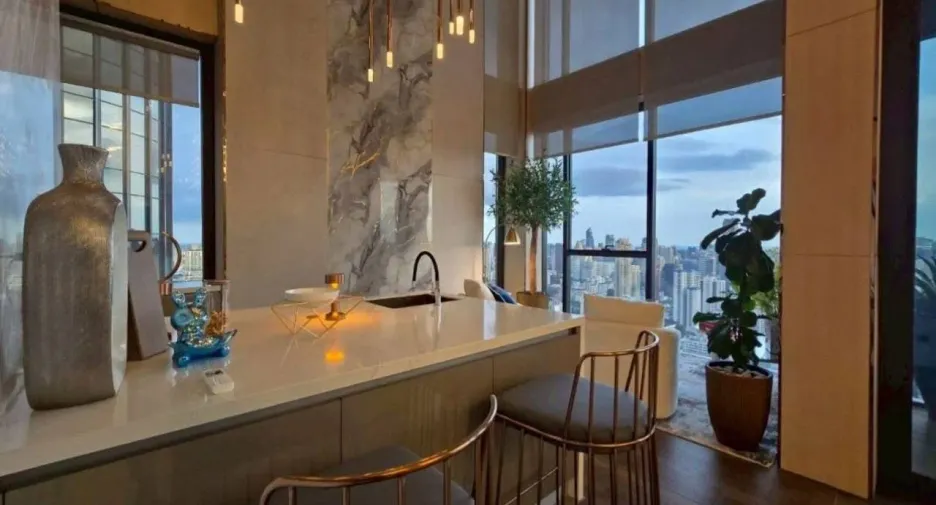 Condo en venta y en alquiler de 4 habitaciones en Watthana, Bangkok