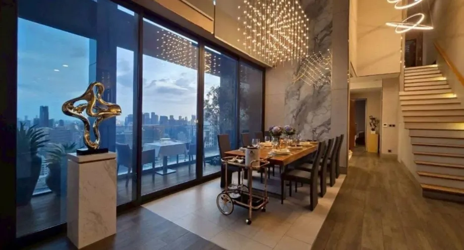 Condo en venta y en alquiler de 4 habitaciones en Watthana, Bangkok