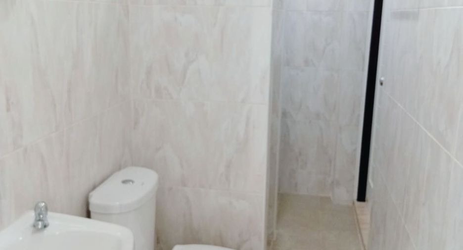 For sale 4 bedrooms house in Saraphi, Chiang Mai