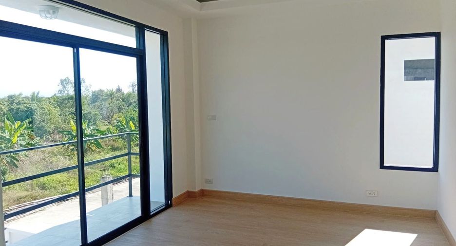 For sale 4 bedrooms house in Saraphi, Chiang Mai