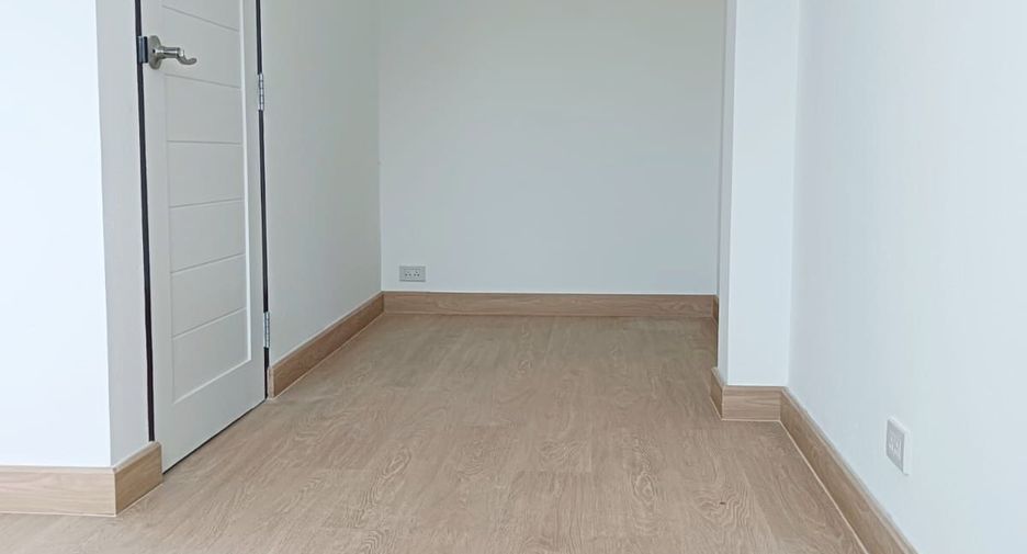 For sale 4 bedrooms house in Saraphi, Chiang Mai