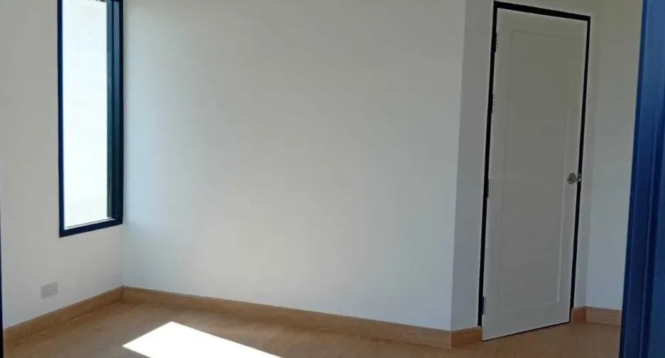 For sale 4 bedrooms house in Saraphi, Chiang Mai