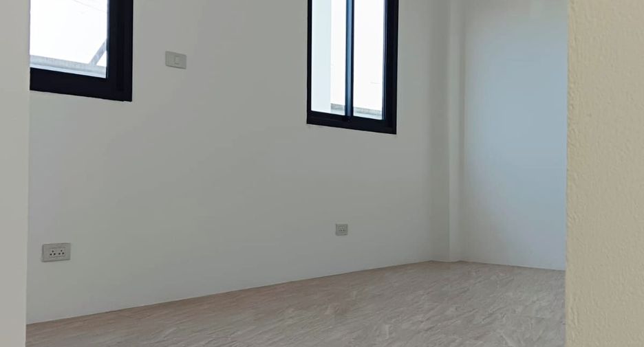 For sale 4 bedrooms house in Saraphi, Chiang Mai