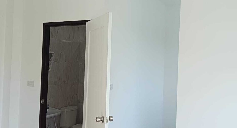 For sale 4 bedrooms house in Saraphi, Chiang Mai