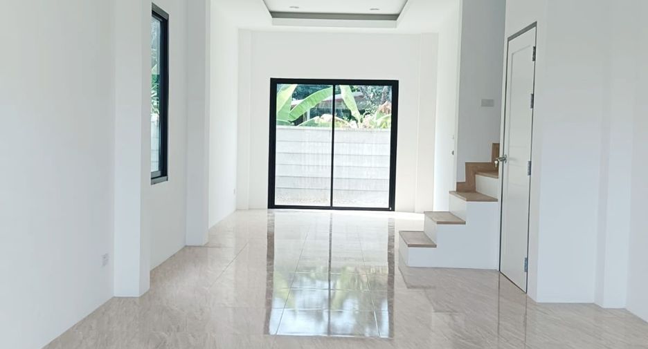 For sale 4 bedrooms house in Saraphi, Chiang Mai