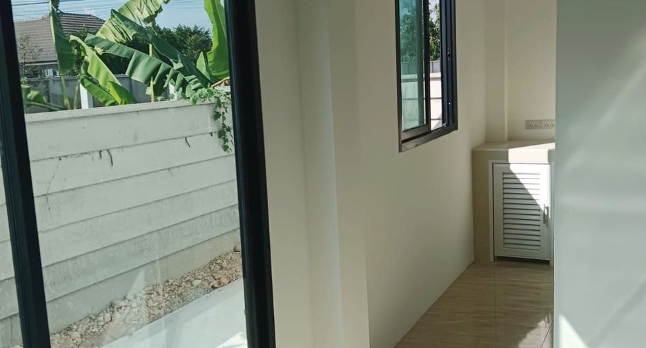 For sale 4 bedrooms house in Saraphi, Chiang Mai