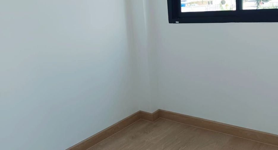 For sale 4 bedrooms house in Saraphi, Chiang Mai