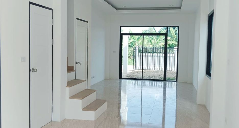 For sale 4 bedrooms house in Saraphi, Chiang Mai