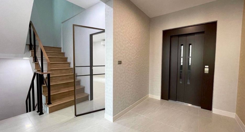 Casa en venta de 3 habitaciones en Suan Luang, Bangkok