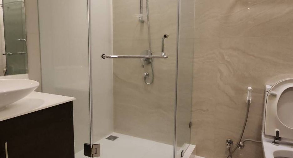 Condo en venta y en alquiler de 2 habitaciones en Bang Rak, Bangkok