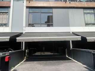 出售 和 出租 3 卧室 联排别墅 在 Yan Nawa, 曼谷