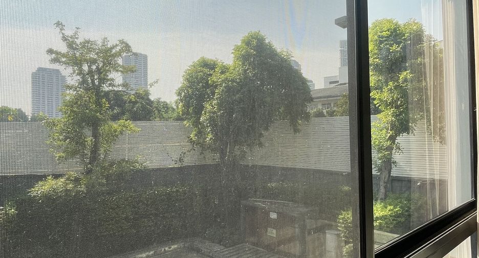 For sale and for rent 3 bedrooms townhouse in Yan Nawa, Bangkok