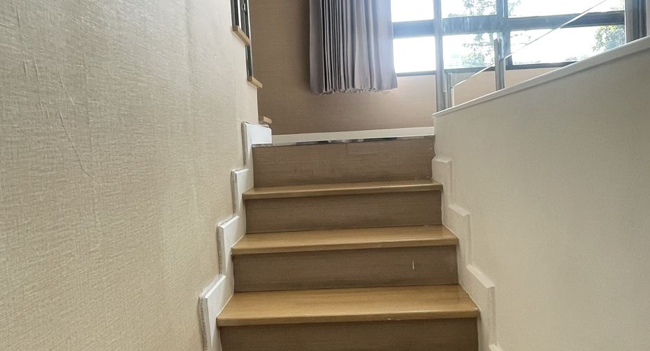 For sale and for rent 3 bedrooms townhouse in Yan Nawa, Bangkok