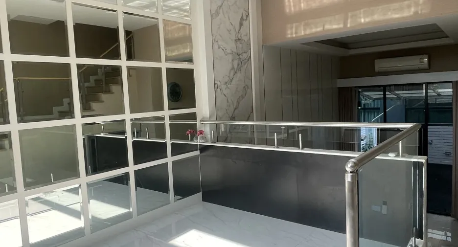 For sale and for rent 3 bedrooms townhouse in Yan Nawa, Bangkok