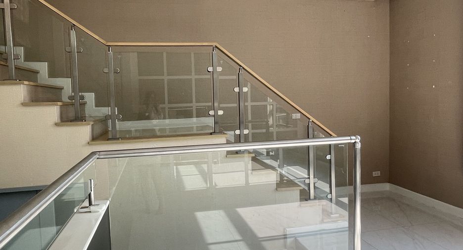 For sale and for rent 3 bedrooms townhouse in Yan Nawa, Bangkok
