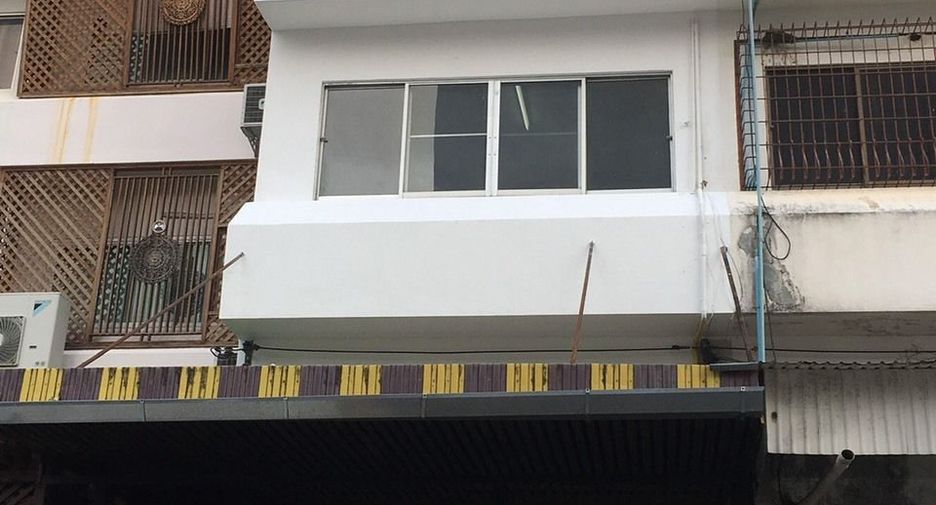 For sale 4 bedrooms townhouse in Mueang Chiang Mai, Chiang Mai