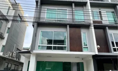 For sale and for rent 4 bedrooms townhouse in Wang Thonglang, Bangkok