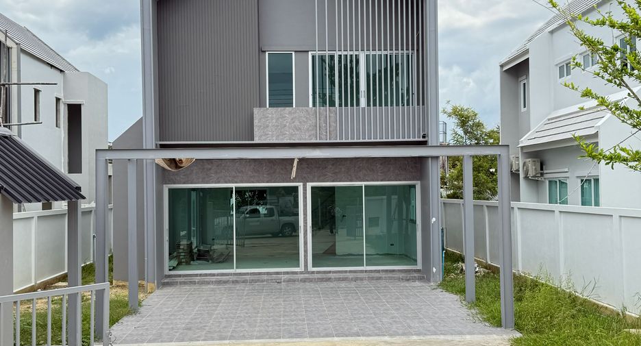 For sale 3 bedrooms house in Saraphi, Chiang Mai