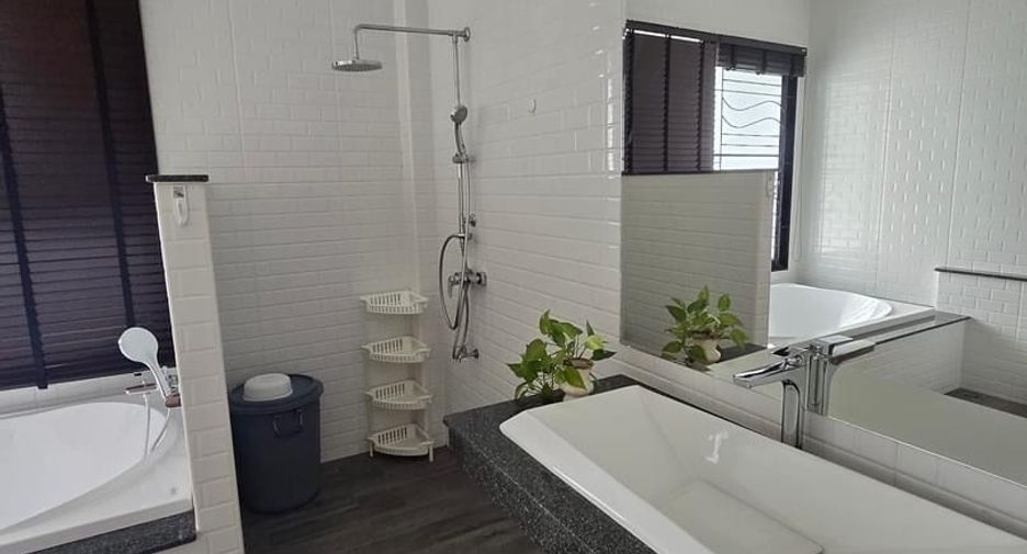 For sale and for rent 4 bedrooms house in Mueang Chiang Mai, Chiang Mai